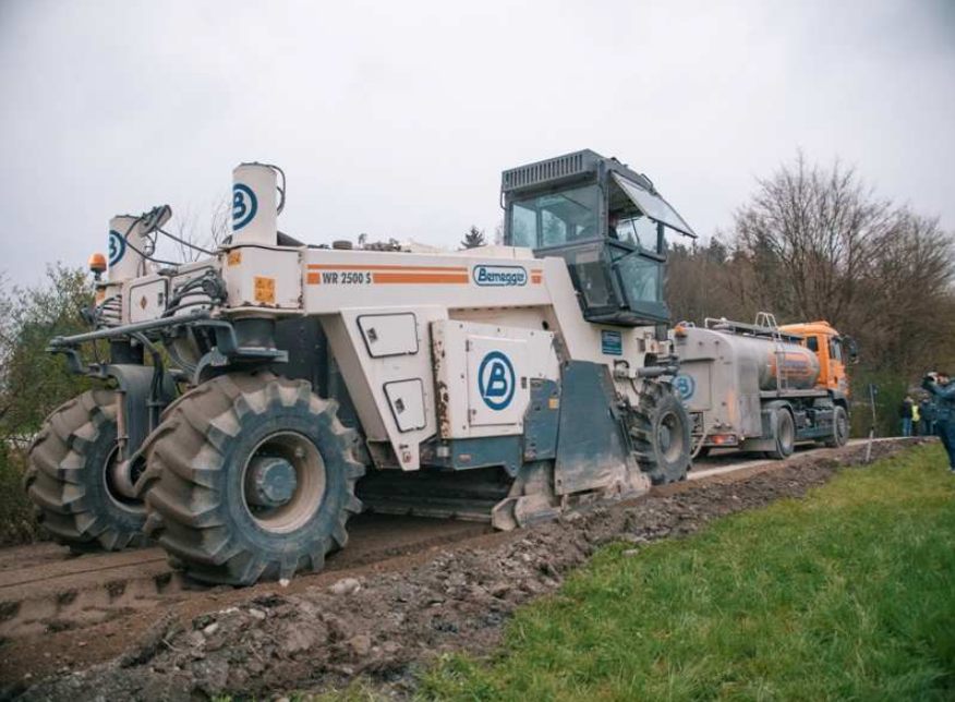 Sanierung eines Radweges nahe Lauterbach bei Rohrdorf